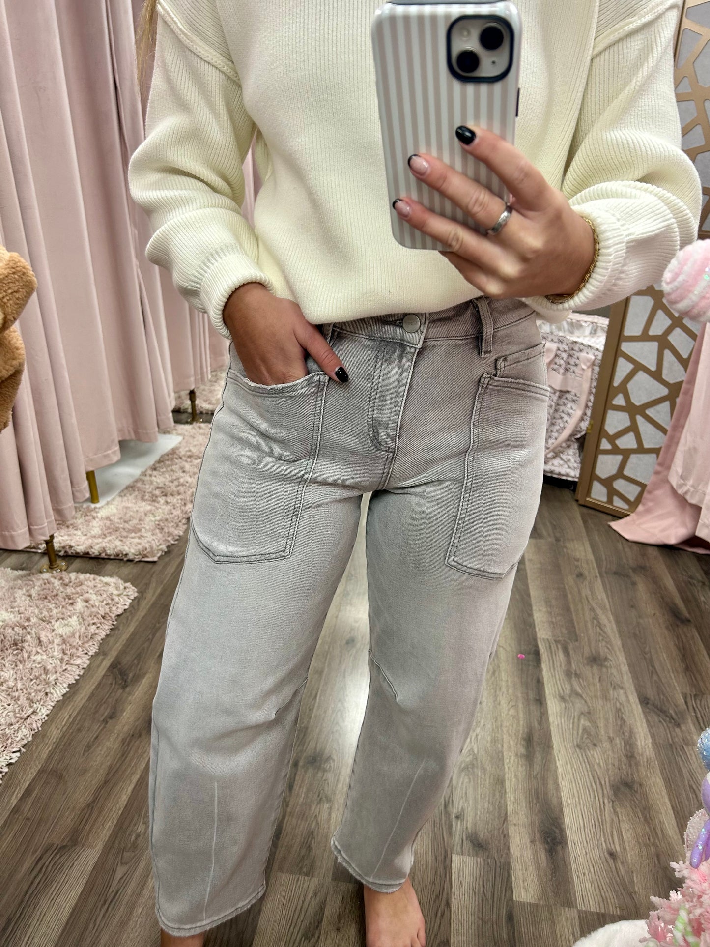 Risen Mid Rise Barrel Leg Jean W/ Pocket Detail