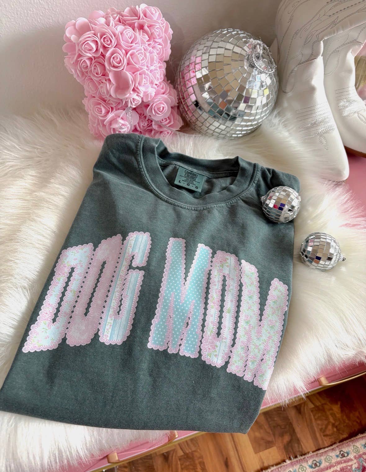 Pastel 'Dog Mom' Graphic Tee