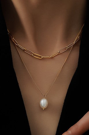 Gold Pearl Pendant Necklace