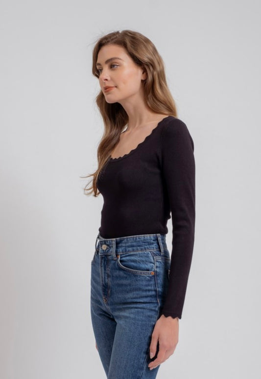 Scallop Hem Ribbed Long Sleeve