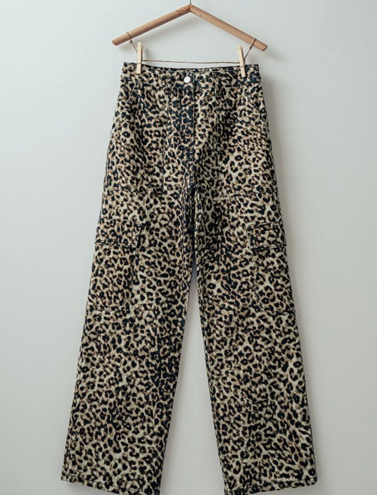 Cropped Leopard Cargo Pants